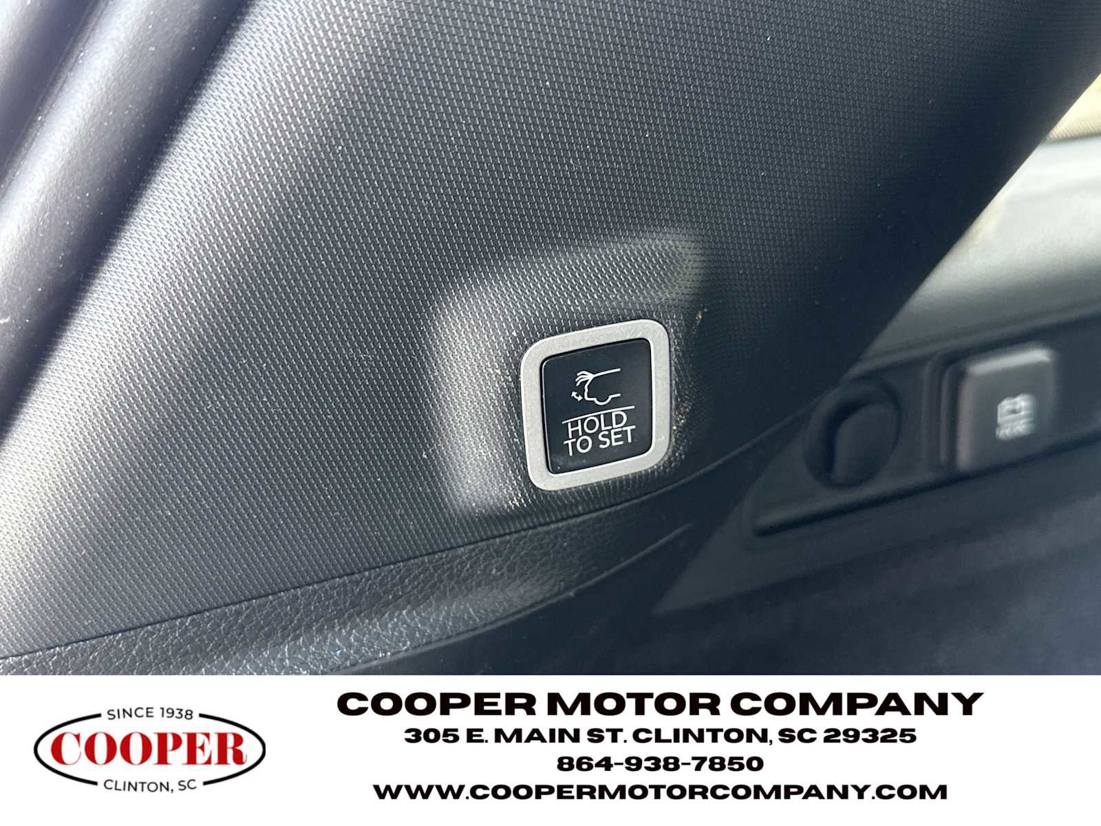 Used 2022 Jeep Grand Cherokee Overland w/ Advanced Protech Group III image 19