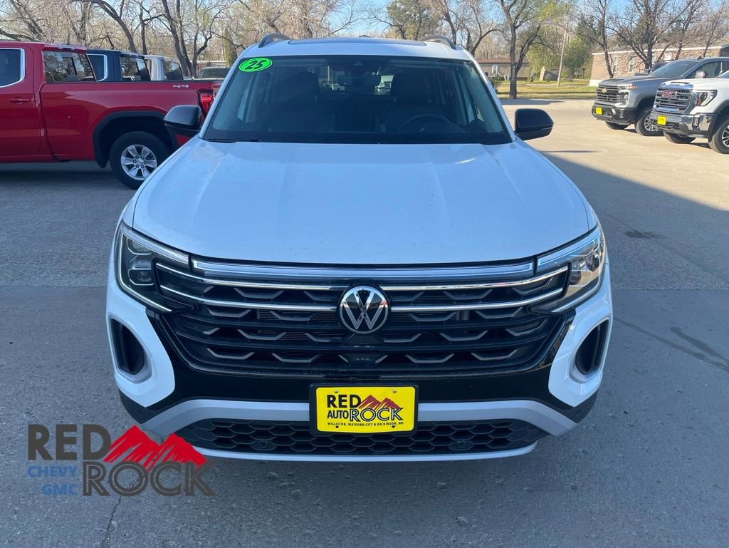 Used 2025 Volkswagen Atlas Peak Edition SE AWD/4WD image 2