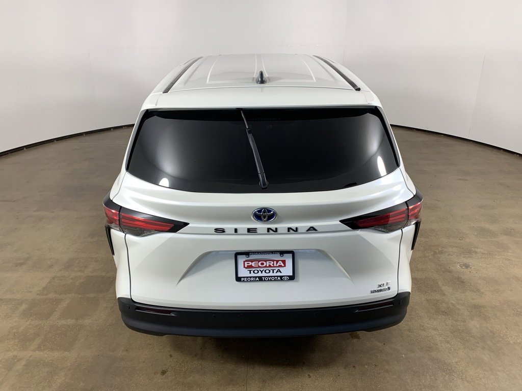 Used 2021 Toyota Sienna XLE image 11