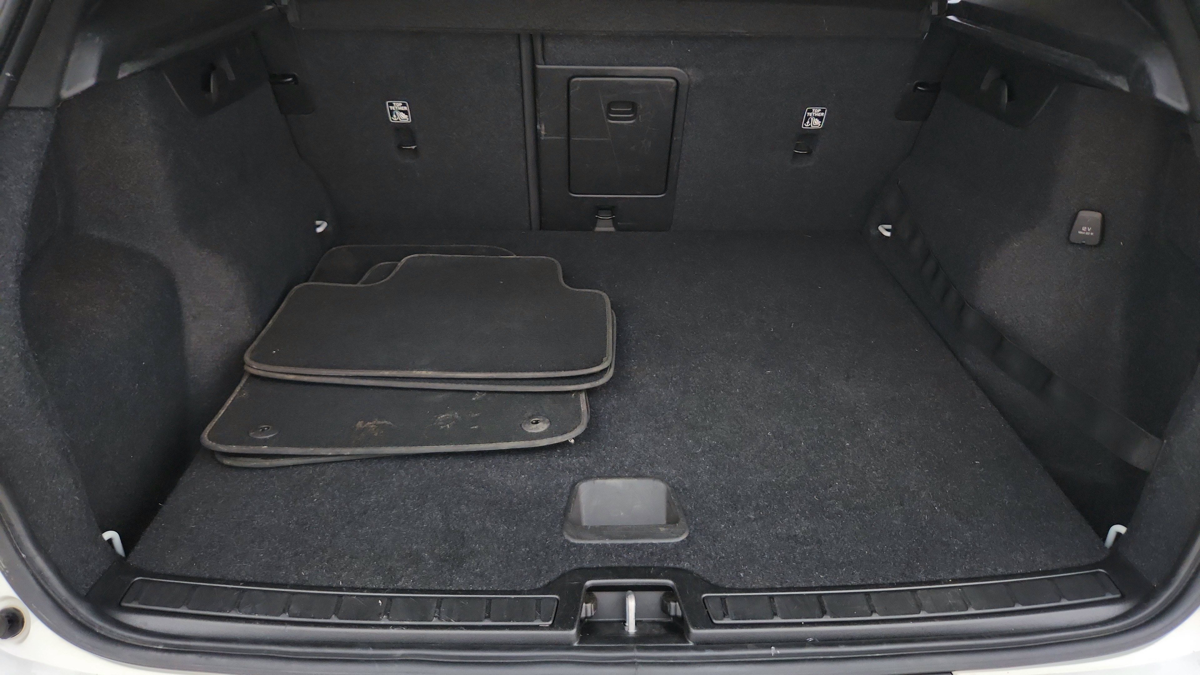 Used 2020 Volvo XC40 T4 Momentum FWD image 38