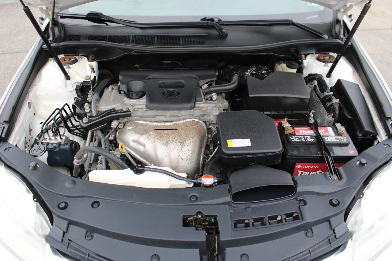 Used 2016 Toyota Camry LE image 10