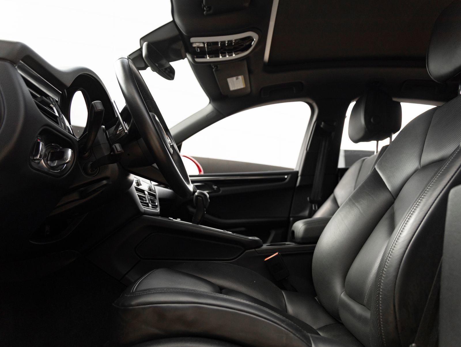 Certified 2024 Porsche Macan image 22
