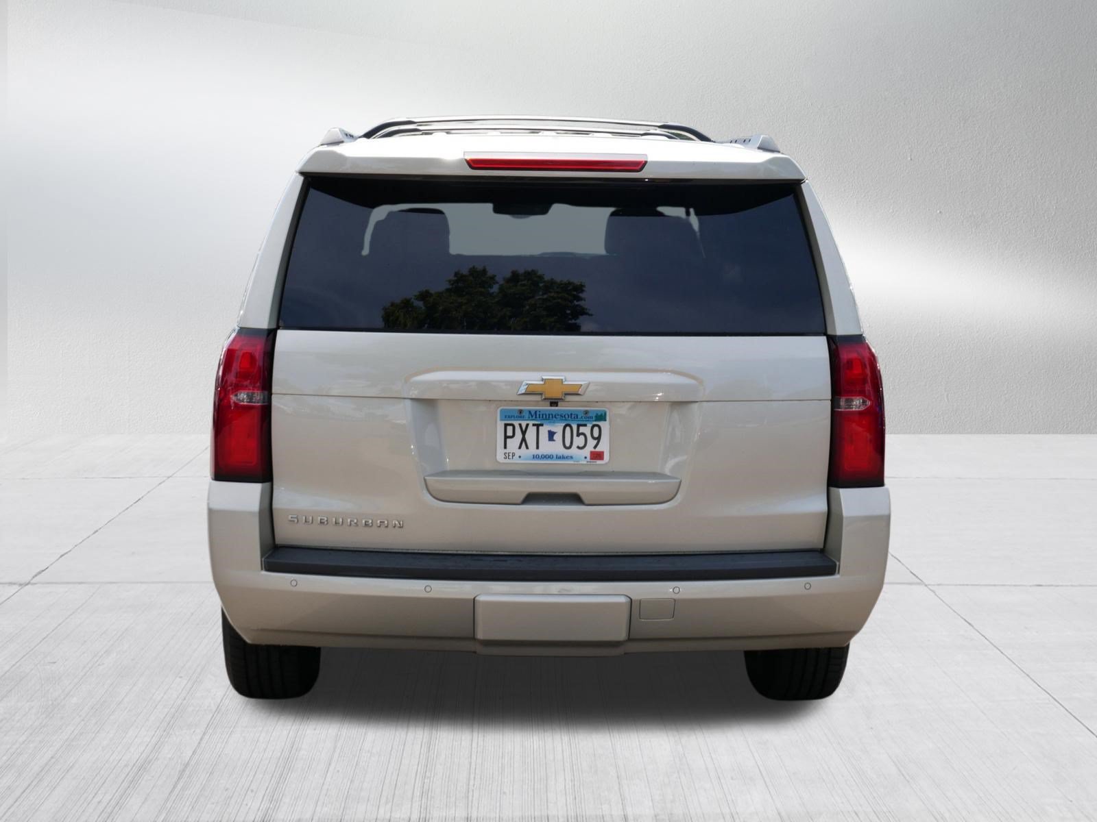 Used 2015 Chevrolet Suburban LT w/ Luxury Package AWD/4WD image 6