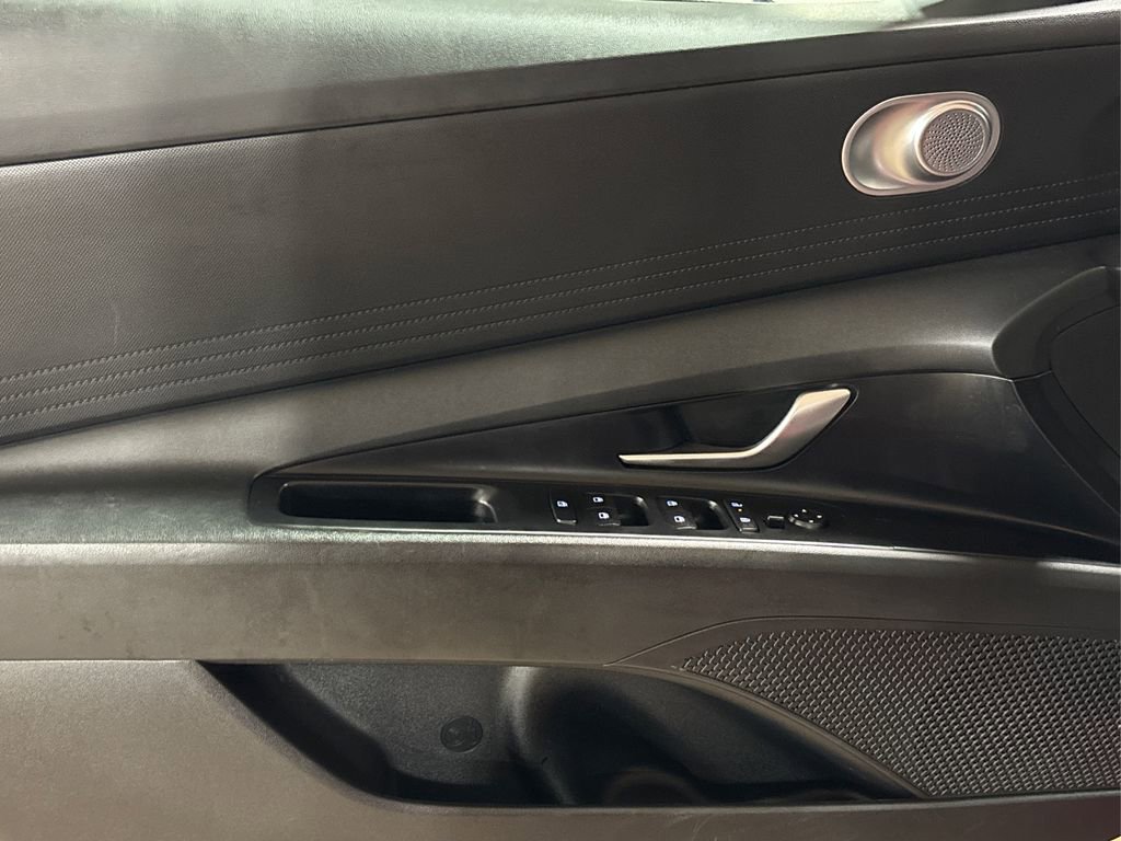 Used 2024 Hyundai Elantra SEL image 23