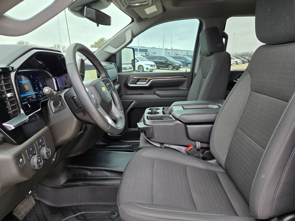 Used 2025 Chevrolet Silverado 2500 LT w/ Convenience Package image 9