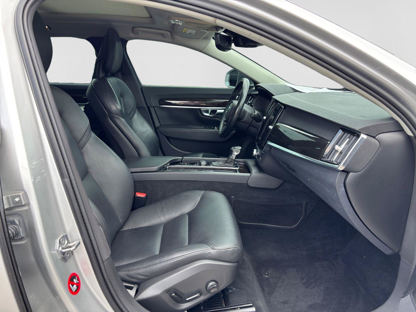 Used 2018 Volvo S90 T5 Momentum w/ Convenience Package FWD image 15