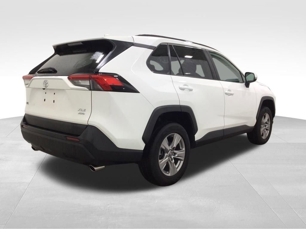 Used 2023 Toyota RAV4 XLE AWD/4WD image 4