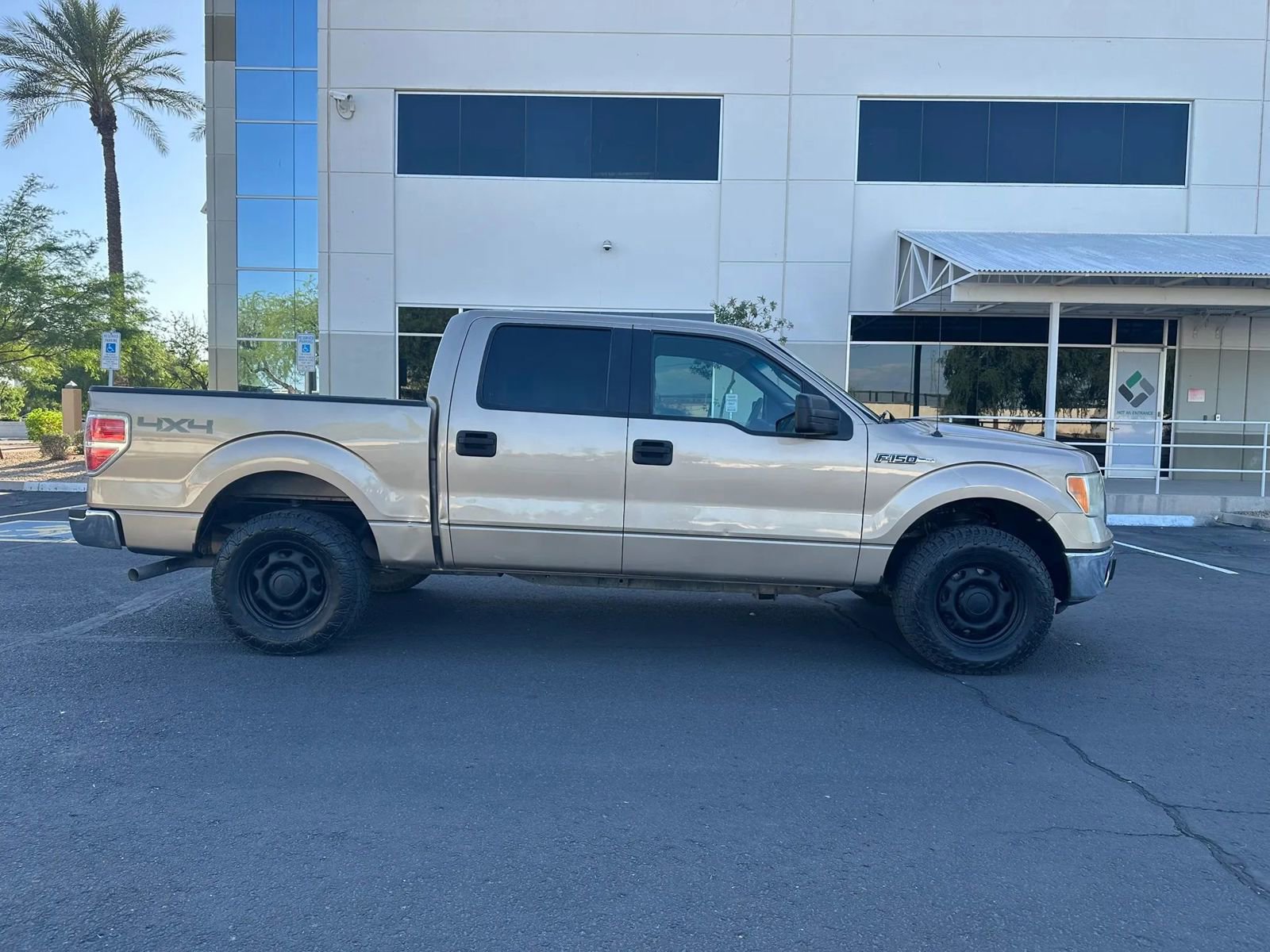 Used 2011 Ford F150 XLT w/ Trailer Tow Pkg image 4