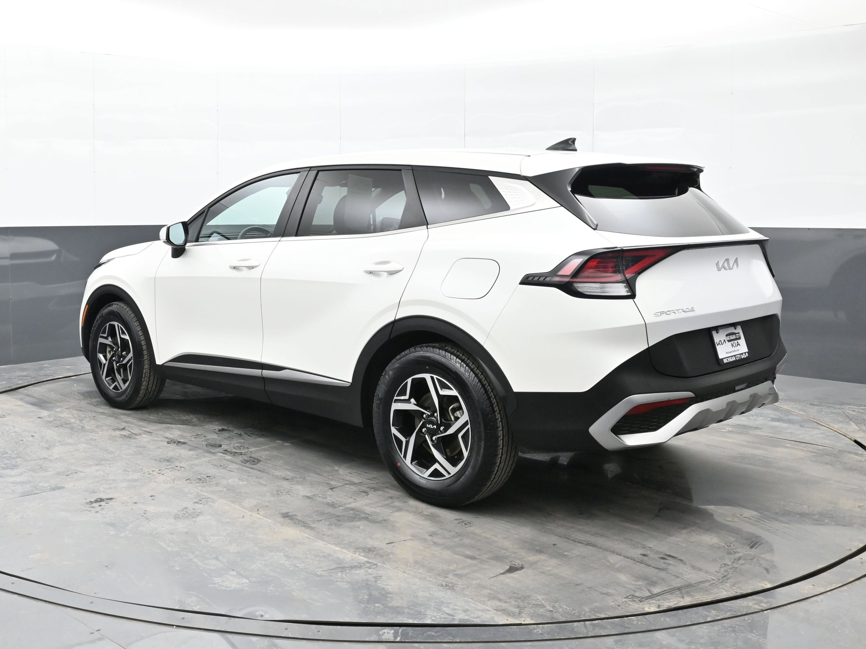 Used 2024 Kia Sportage LX image 6