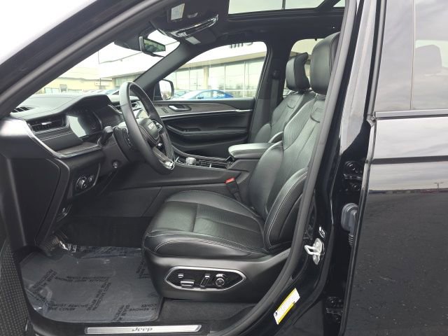 Used 2024 Jeep Grand Cherokee Overland w/ Adv Protech Group III image 15