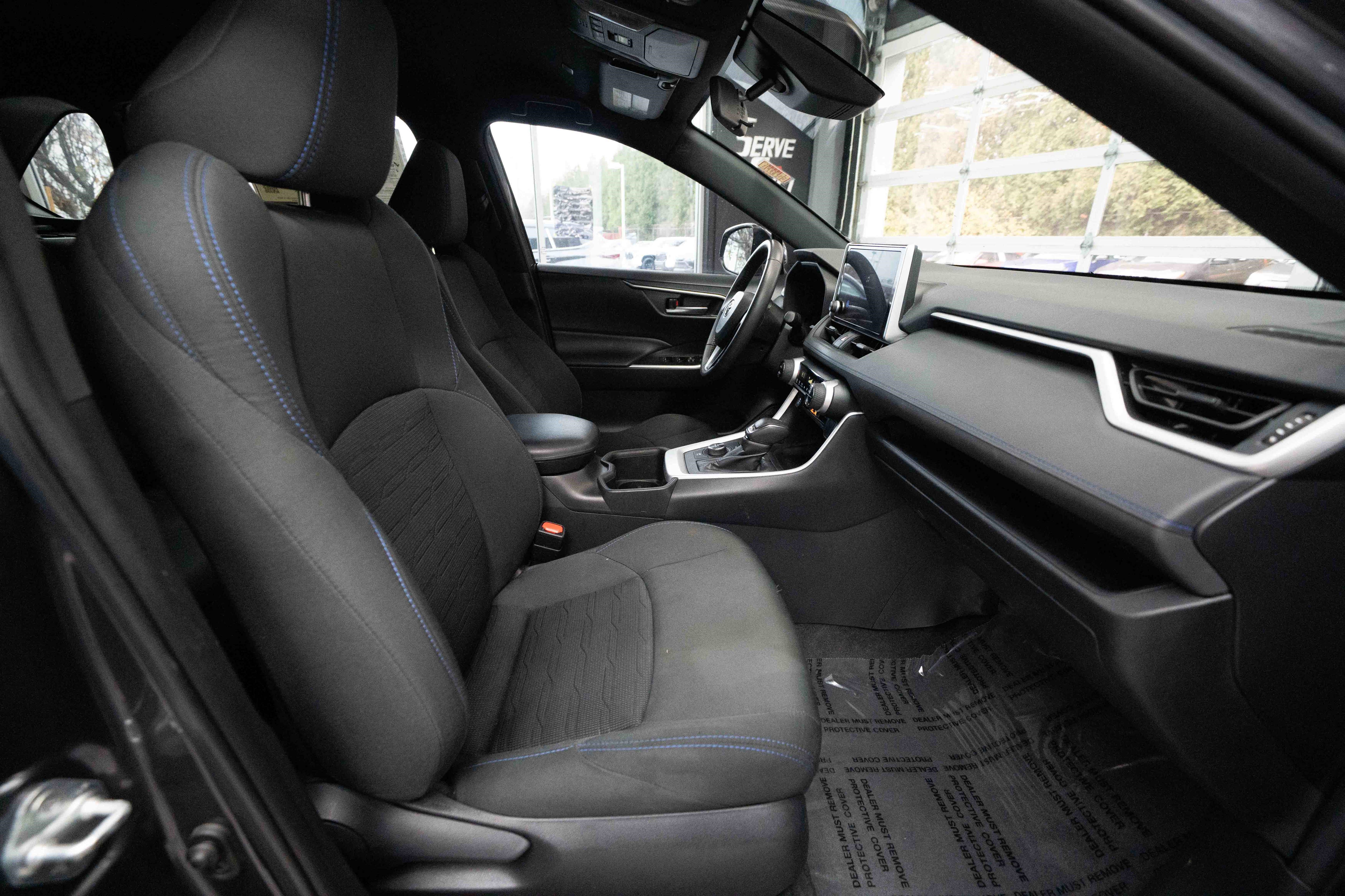 Used 2023 Toyota RAV4 SE image 27