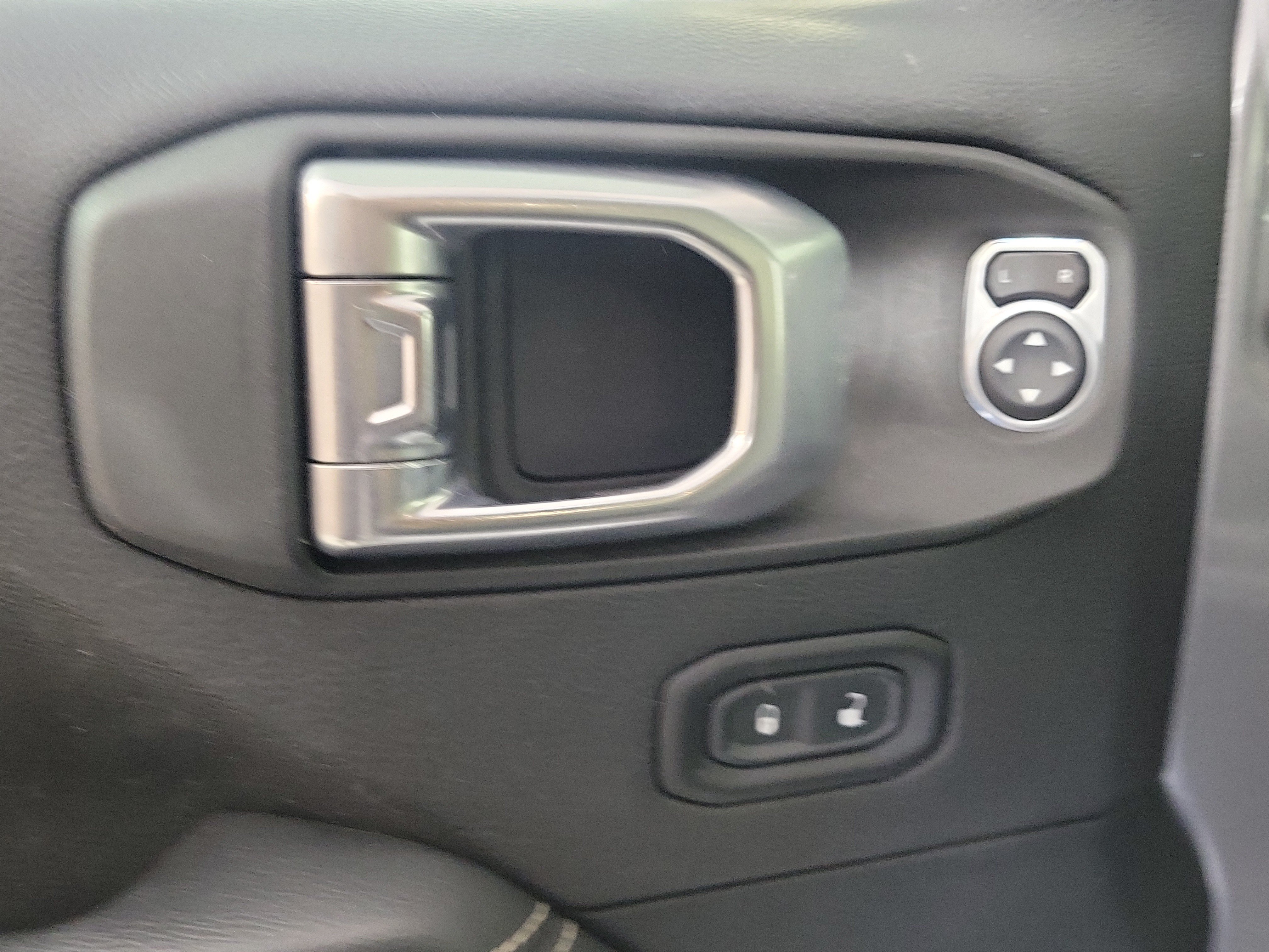 Used 2020 Jeep Gladiator Overland AWD/4WD image 16