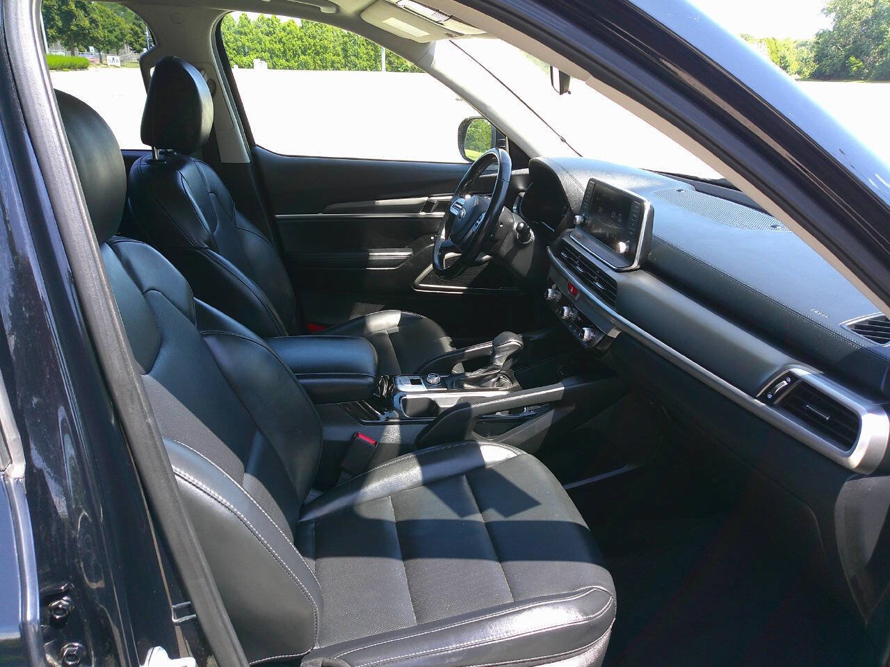 Used 2021 Kia Telluride LX image 16