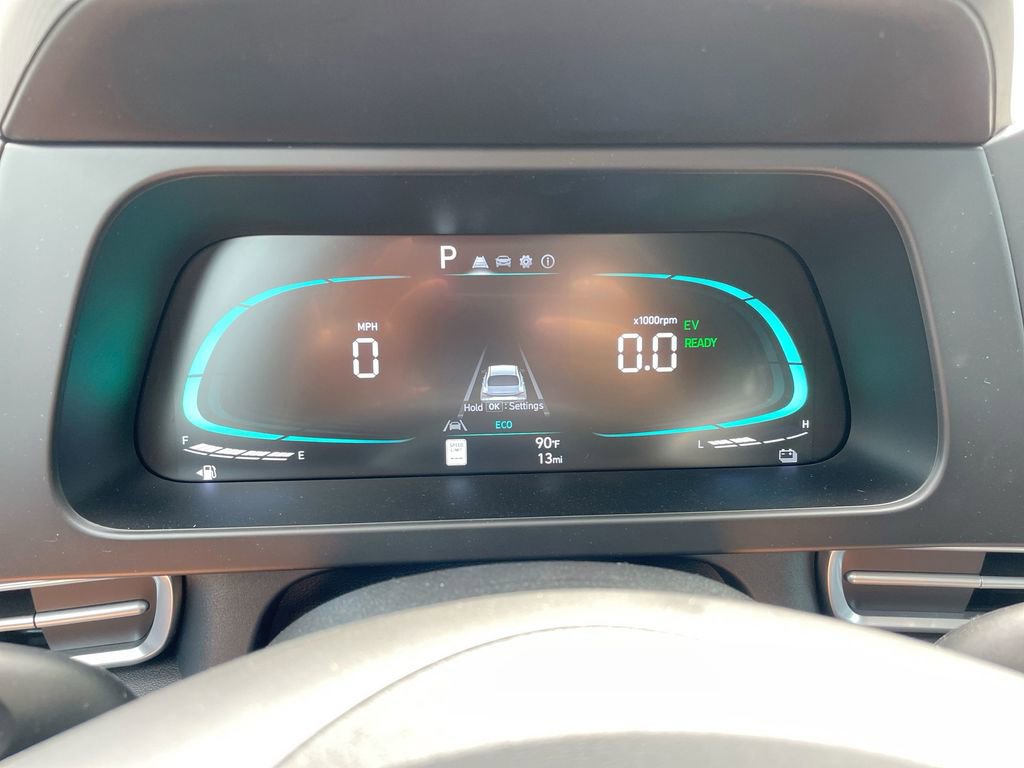 Used 2025 Hyundai Elantra Blue image 41