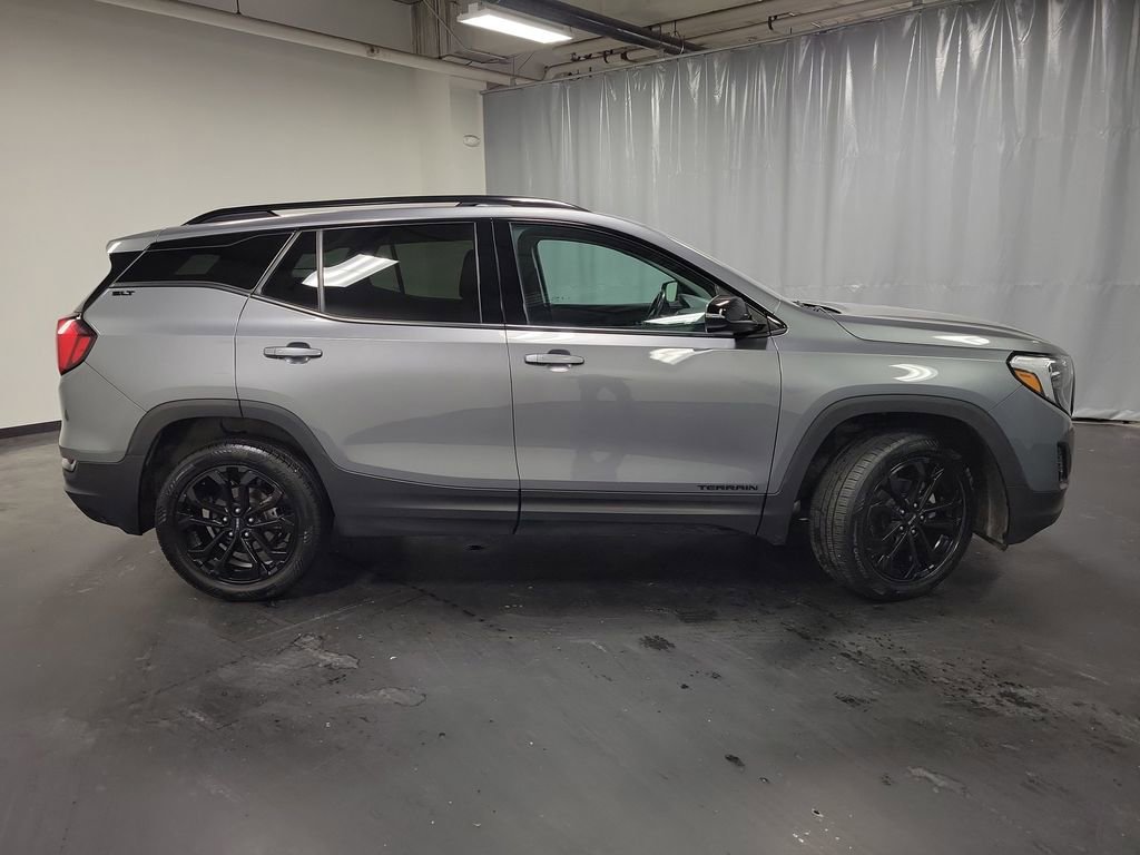 Used 2021 GMC Terrain SLT w/ Elevation Edition image 9