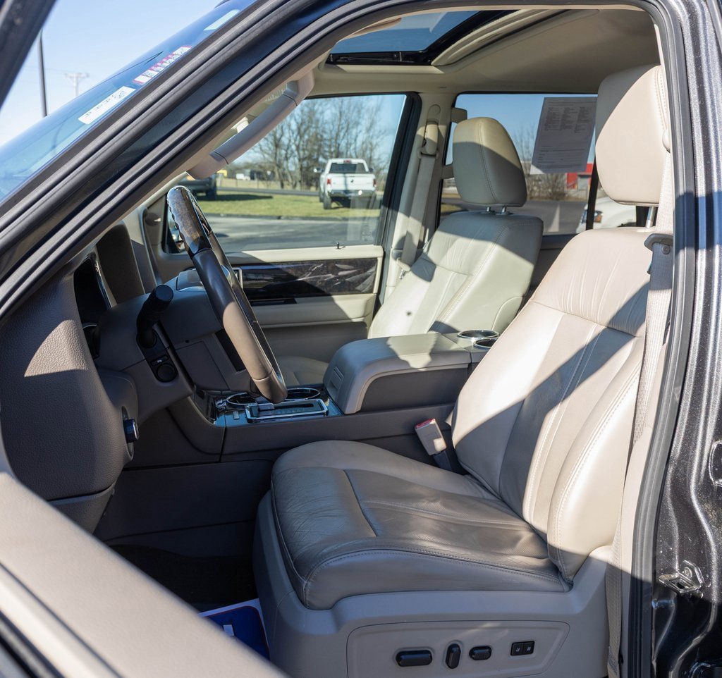 Used 2016 Lincoln Navigator Select image 27