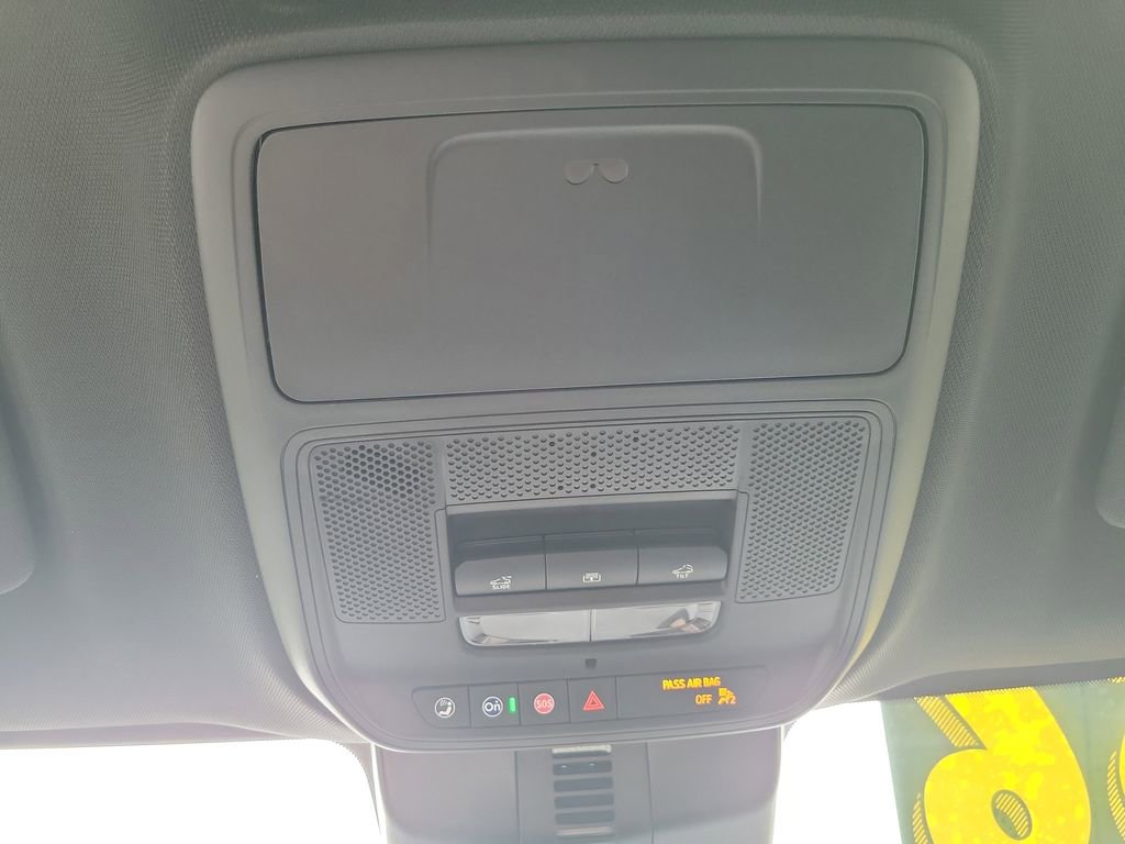 Used 2025 Chevrolet Traverse Z71 w/ LPO, Floor Liner Package image 23