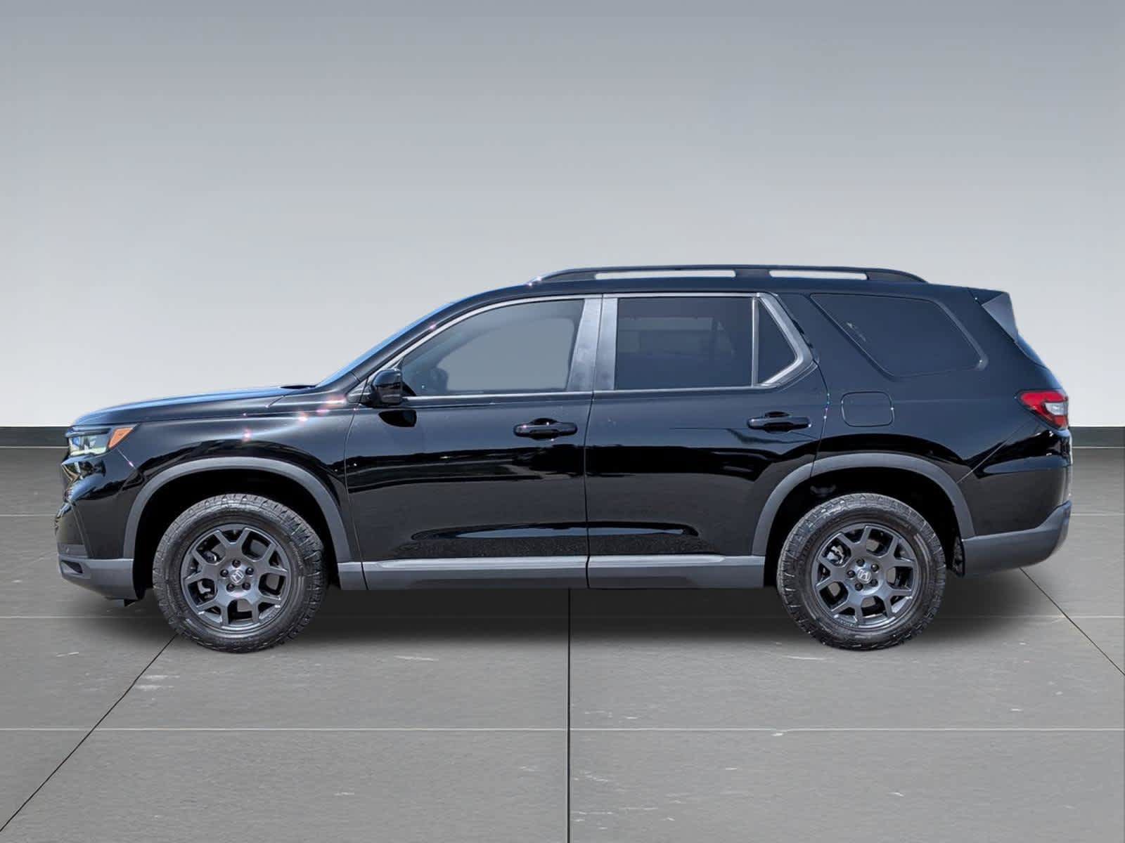 Certified 2024 Honda Pilot TrailSport image 2