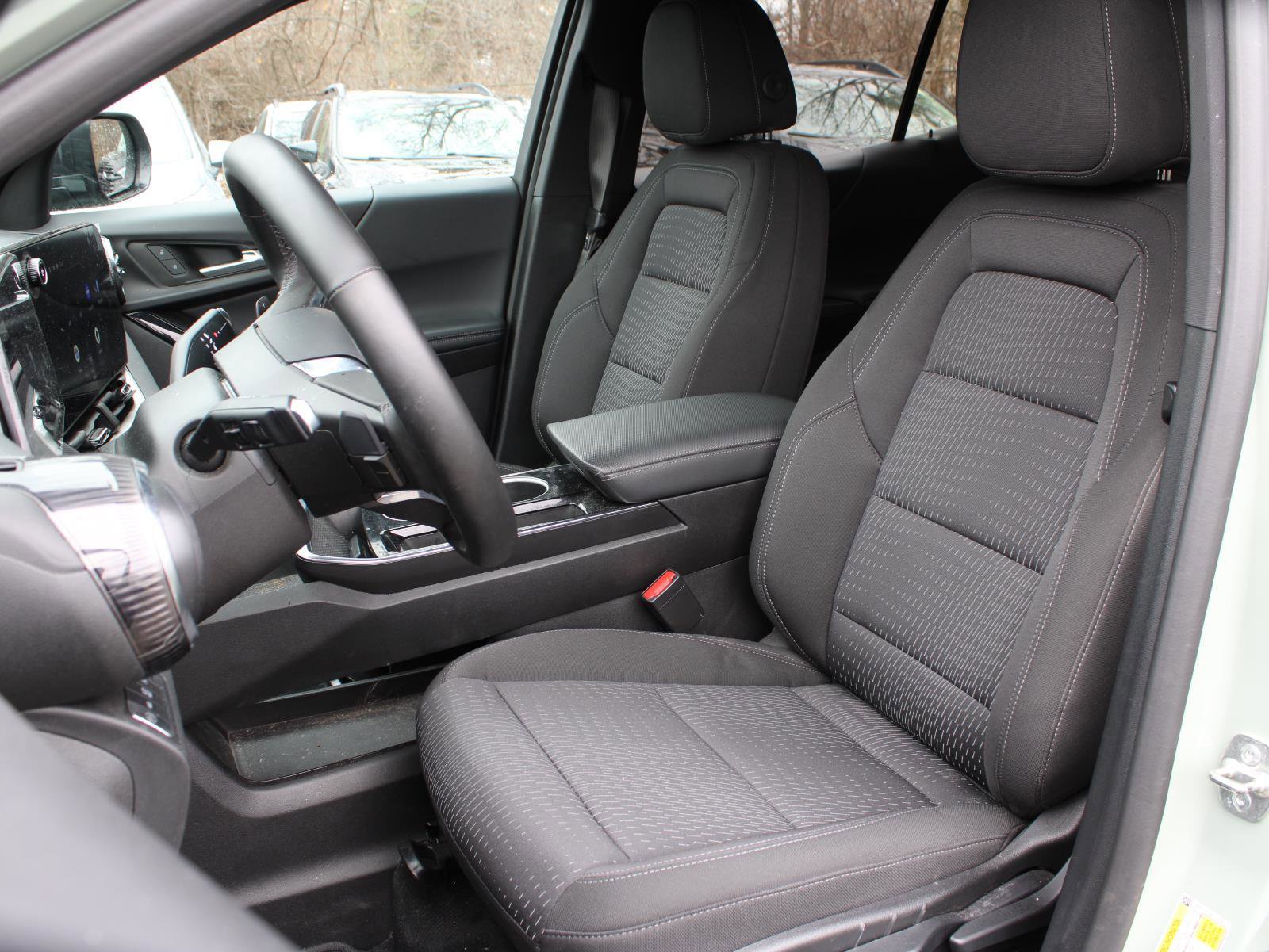 Used 2025 Chevrolet Equinox LT w/ Midnight Edition image 16