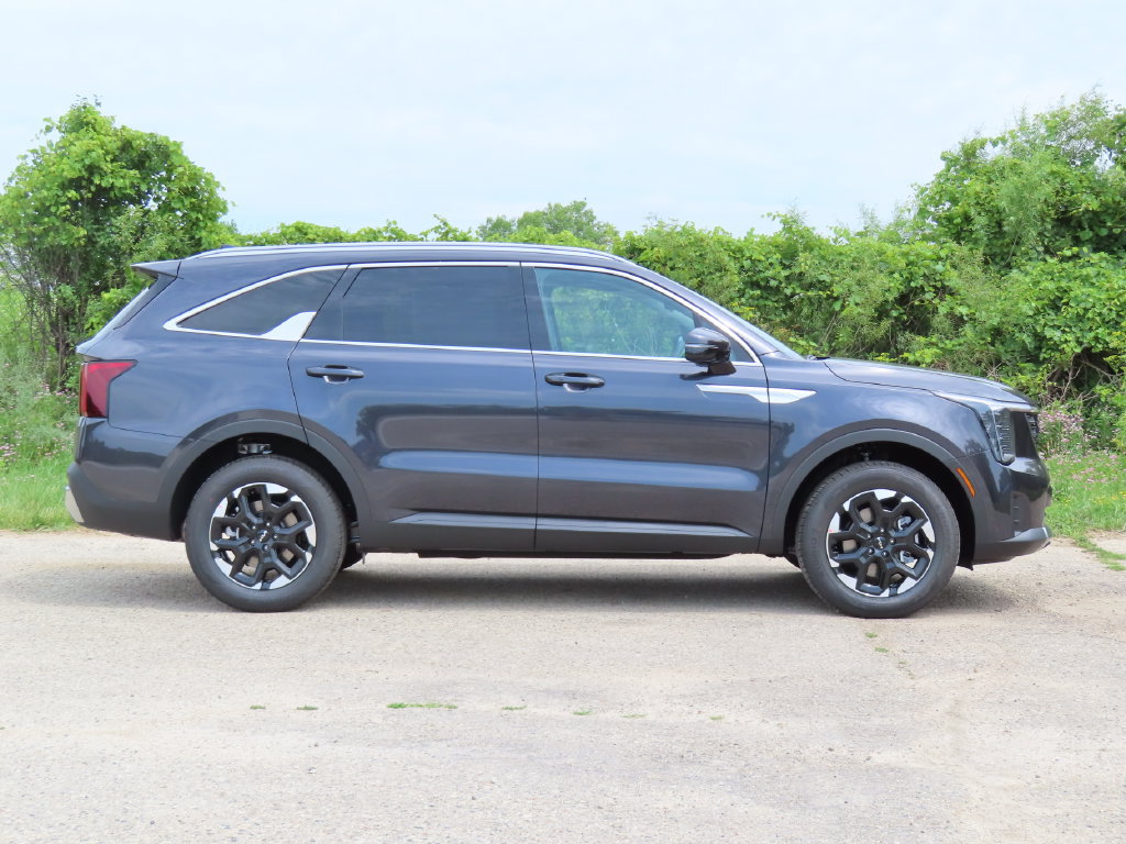 New 2026 Kia Sorento S AWD/4WD image 2