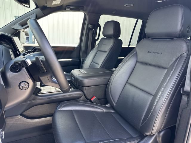 Used 2025 GMC Yukon XL Denali AWD/4WD image 15