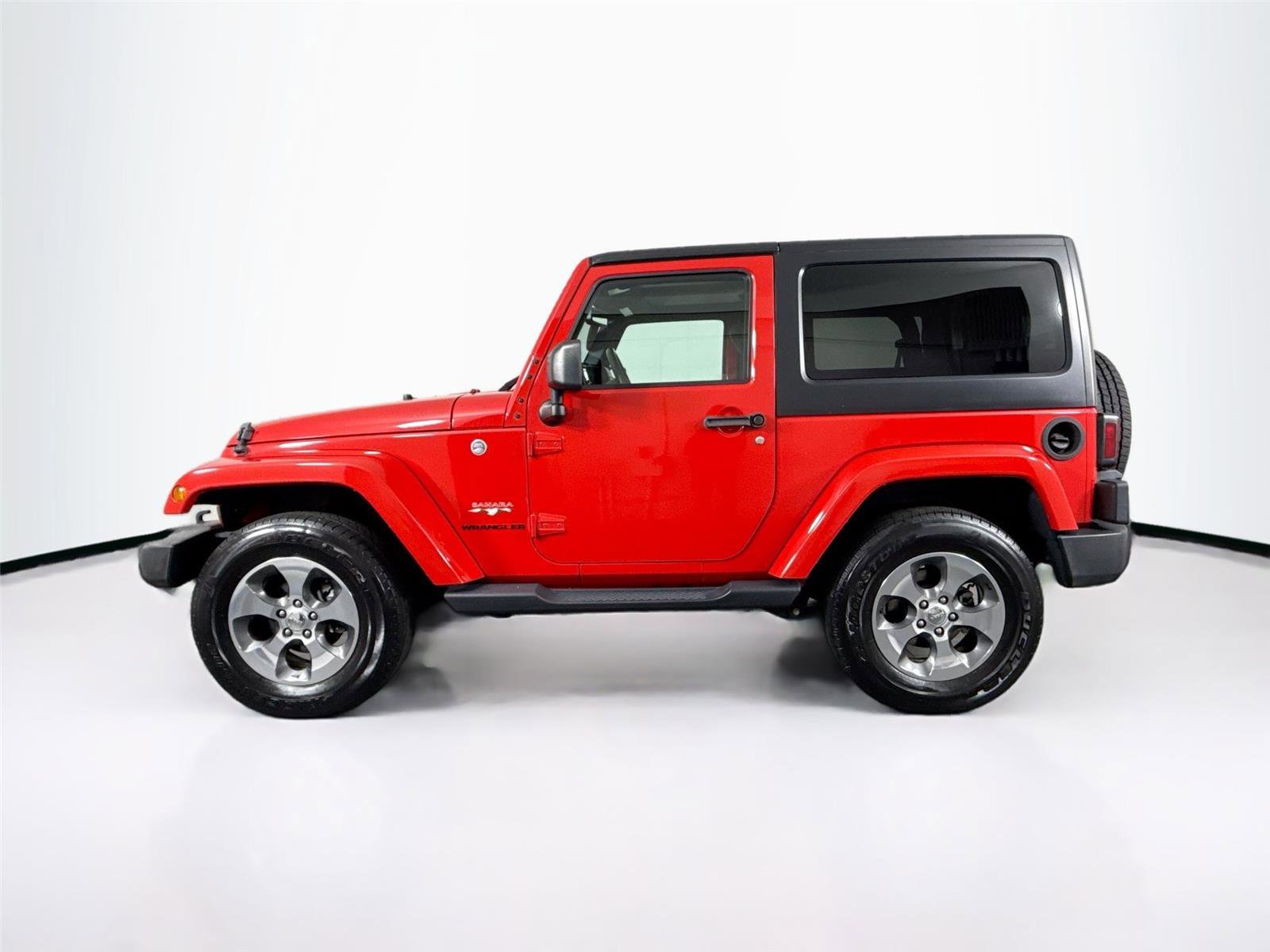 Used 2017 Jeep Wrangler Sahara w/ Connectivity Group image 11