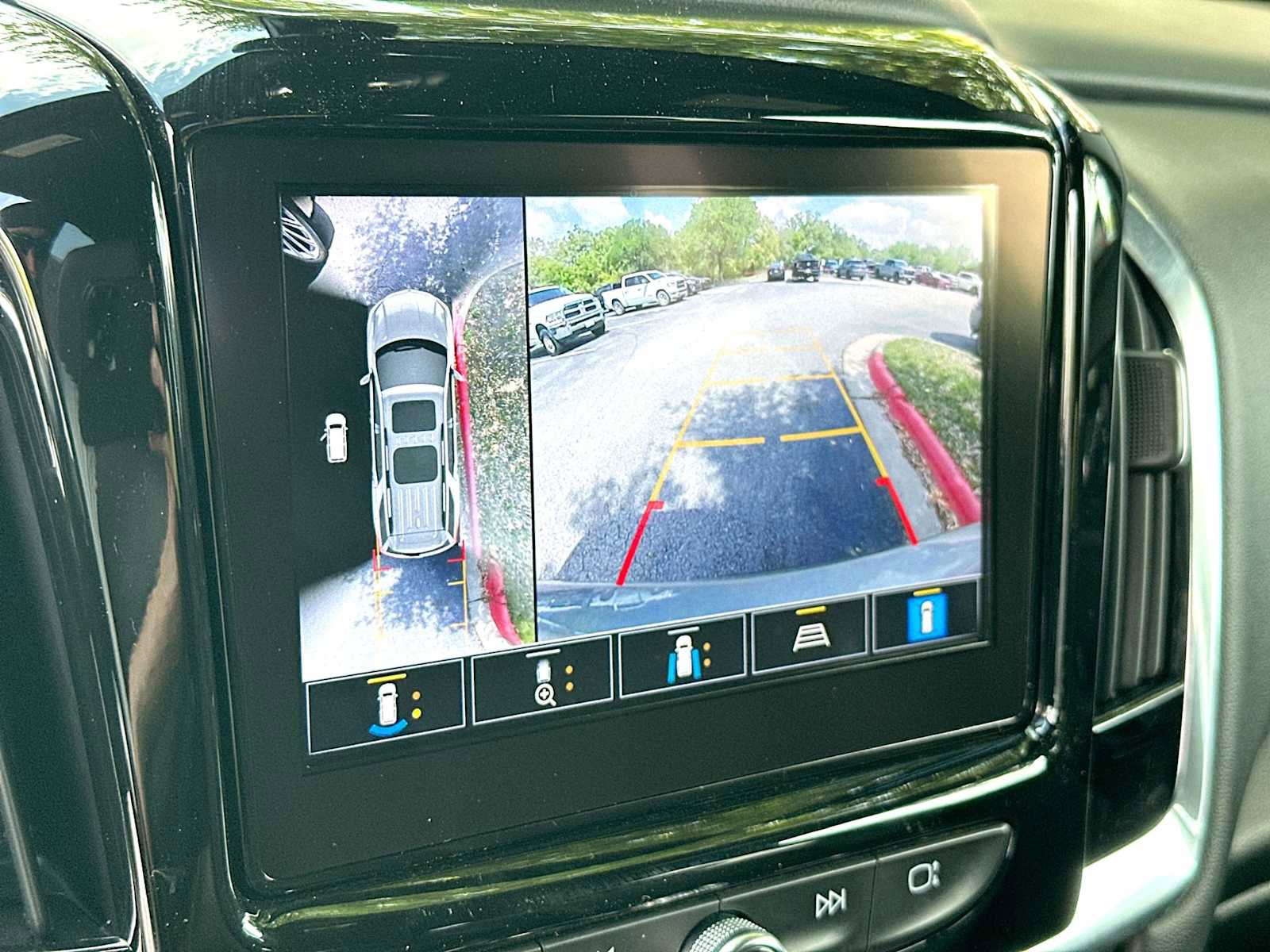 Used 2023 Chevrolet Traverse RS image 20