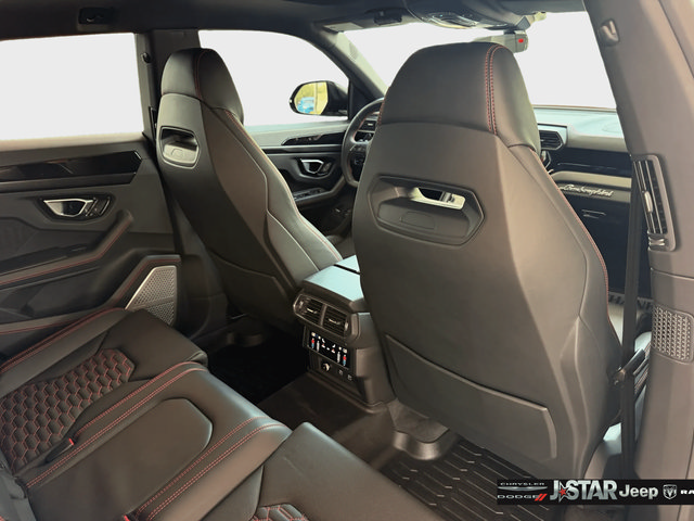Used 2022 Lamborghini Urus AWD/4WD image 33