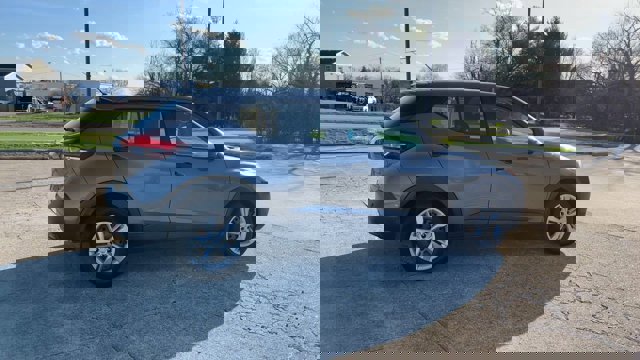 Used 2020 Nissan Kicks S image 9