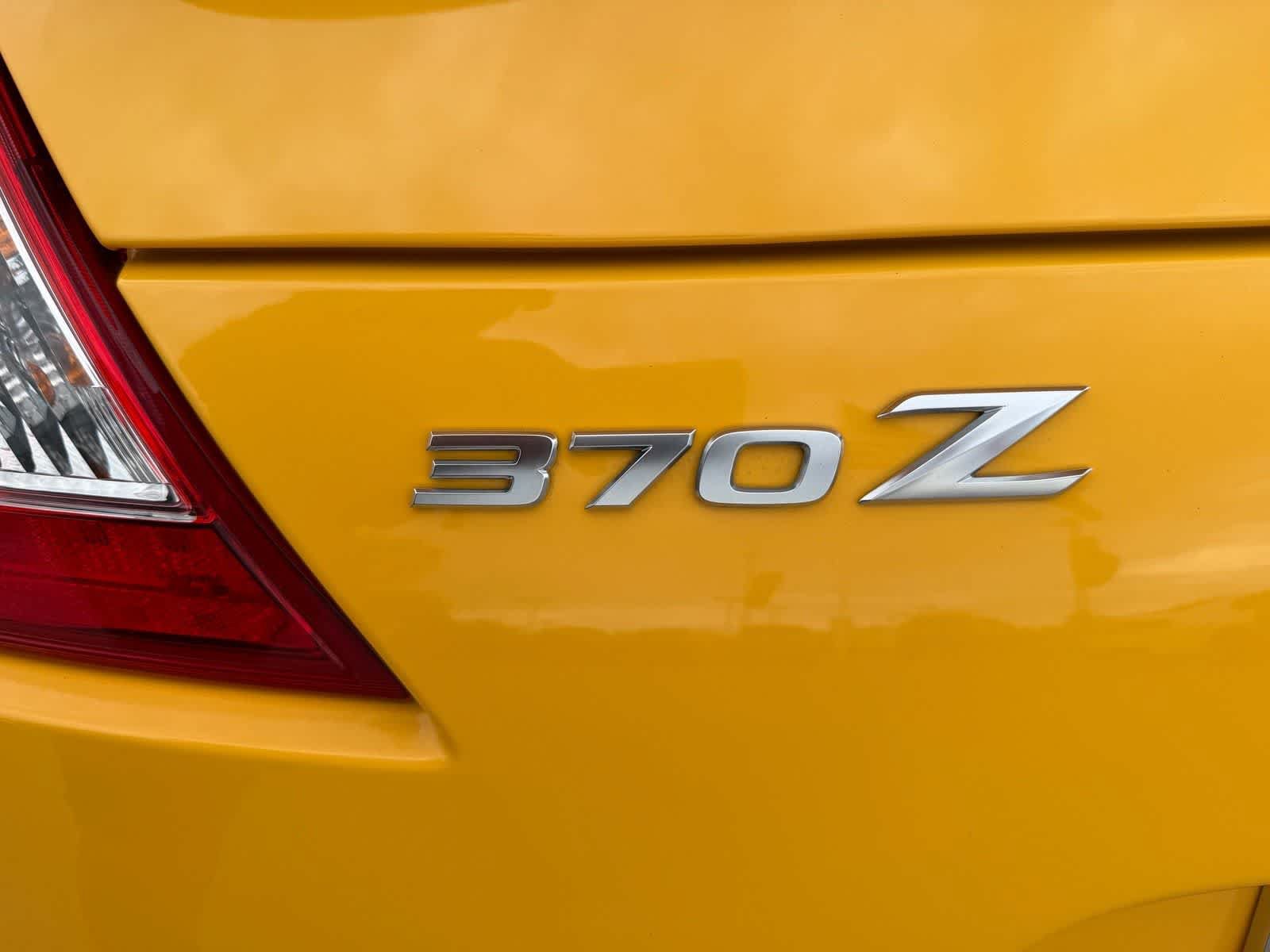 Used 2009 Nissan 370Z Touring w/ Sport Pkg RWD image 30