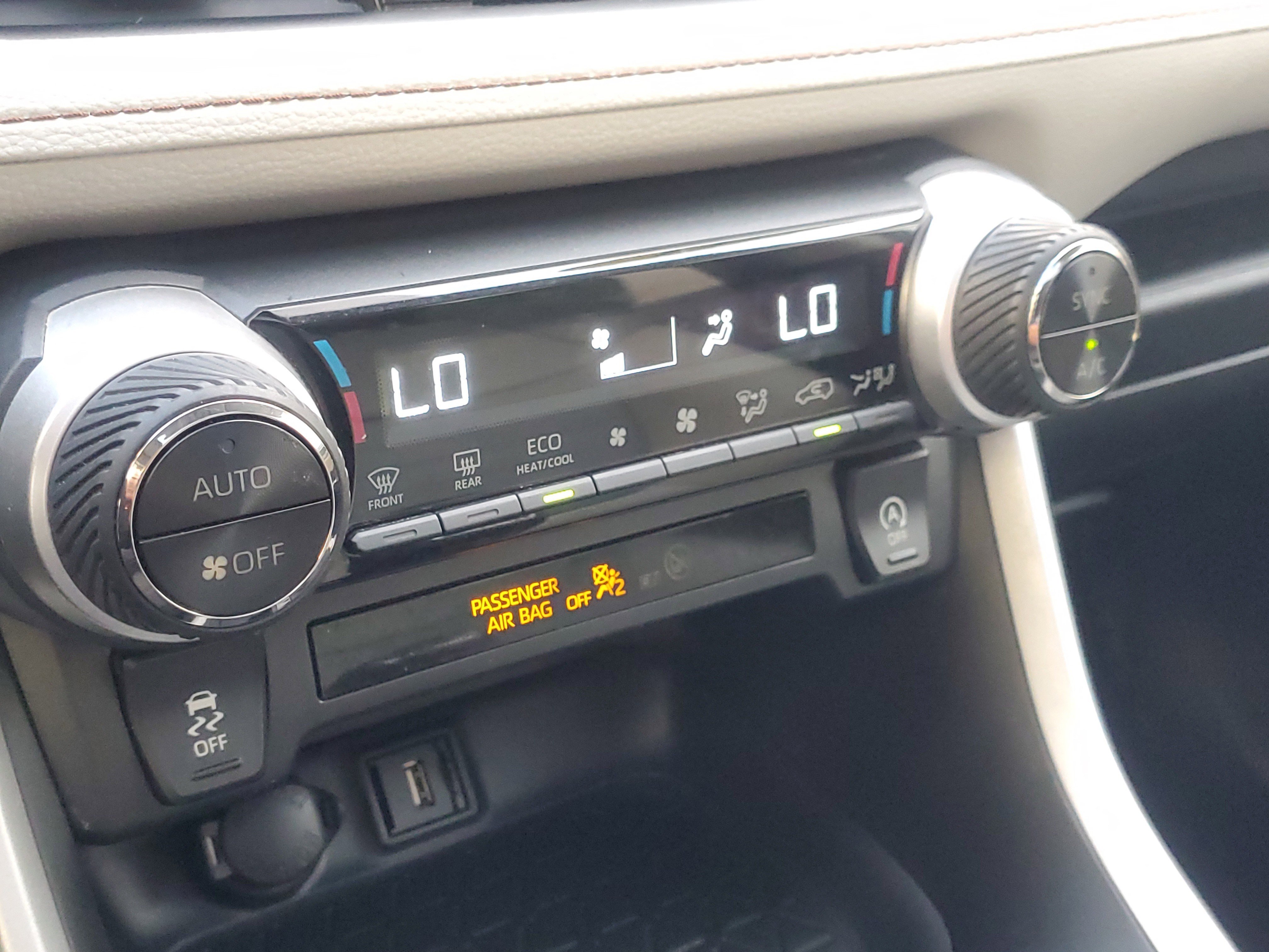 Used 2020 Toyota RAV4 XLE Premium image 29