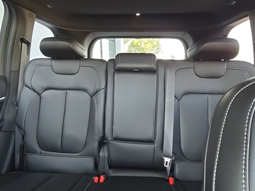 New 2025 Jeep Grand Cherokee Limited w/ Luxury Tech Group II image 31