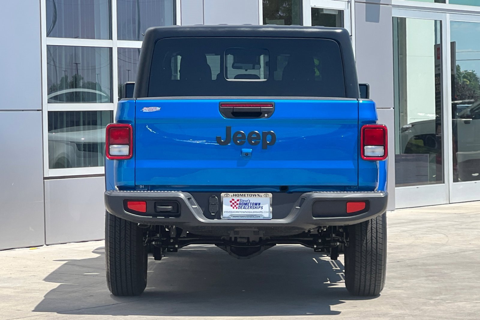 Used 2024 Jeep Gladiator Sport image 5