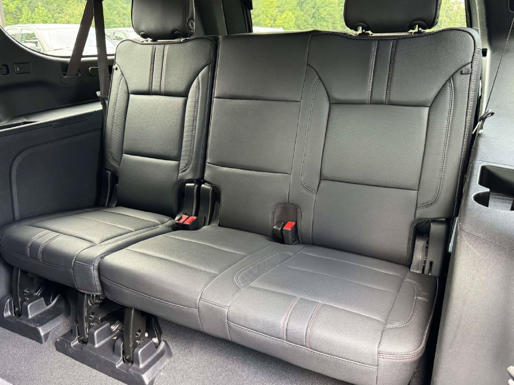 Used 2025 Chevrolet Suburban RST w/ Comfort Package AWD/4WD image 17