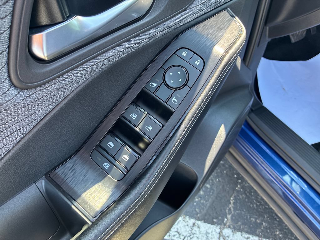 Used 2023 Nissan Rogue SV AWD/4WD image 13