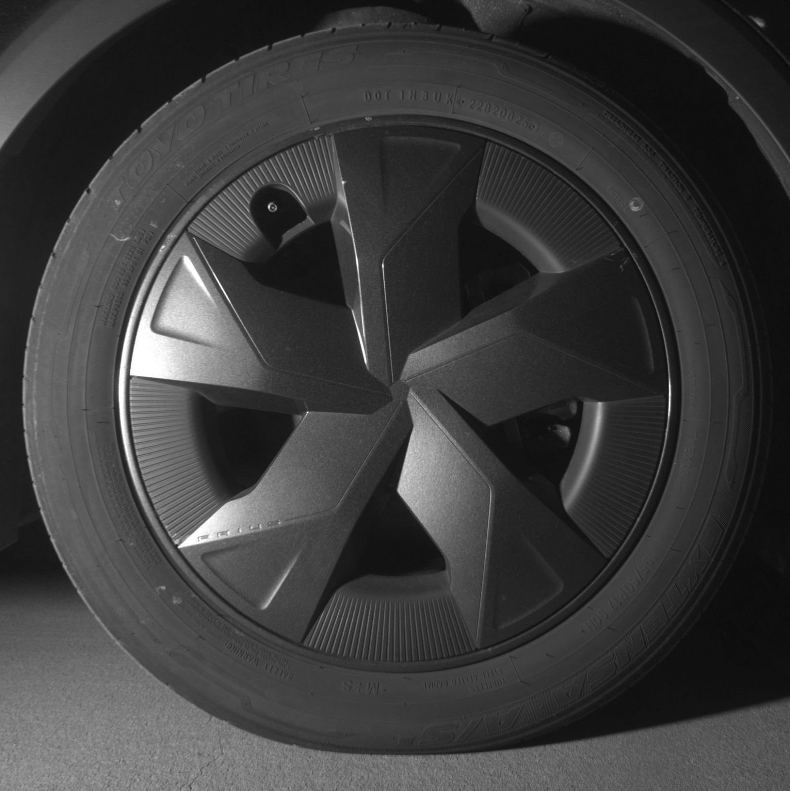Used 2025 Toyota Prius LE FWD image 16