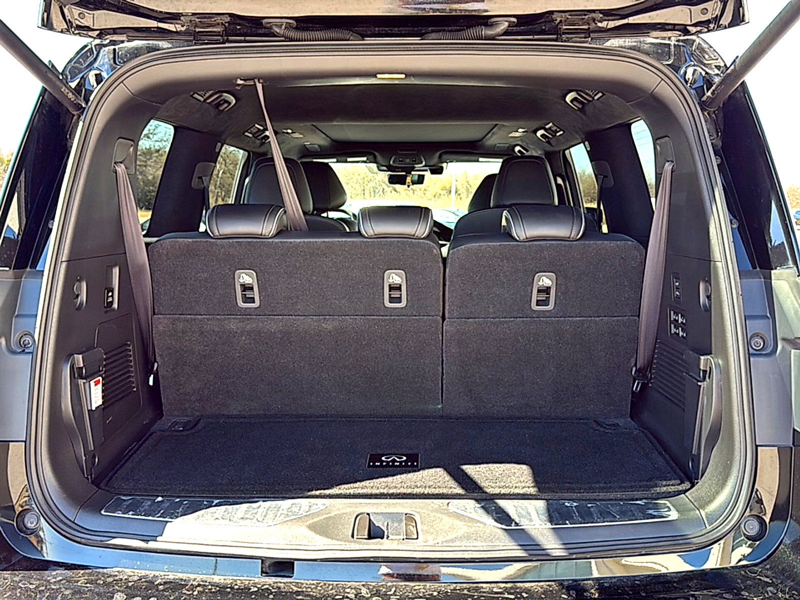 Used 2025 INFINITI QX80 Autograph w/ Premium Cargo Package image 9