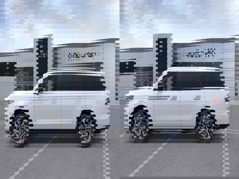 New 2025 Lincoln Navigator Reserve image 3