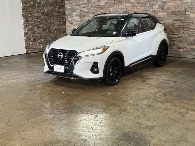 Used 2023 Nissan Kicks SR w/ SR Premium Package FWD image 5