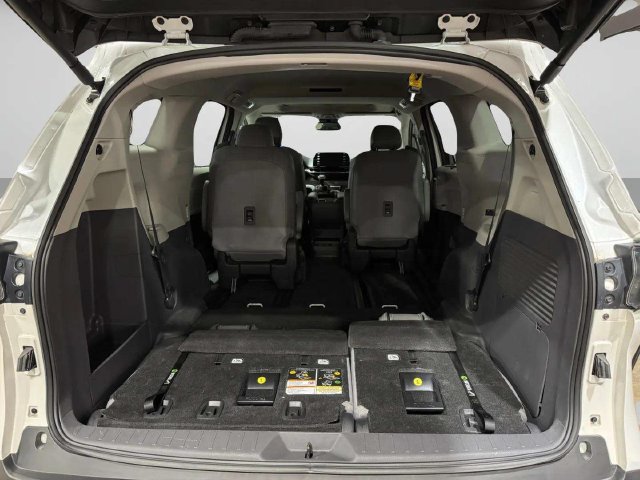 Used 2022 Toyota Sienna XLE FWD image 32
