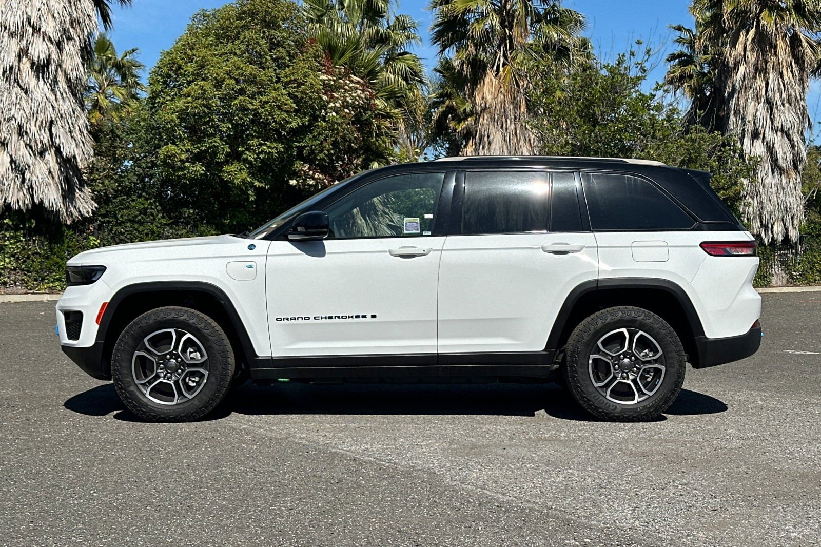 New 2023 Jeep Grand Cherokee Trailhawk AWD/4WD image 6