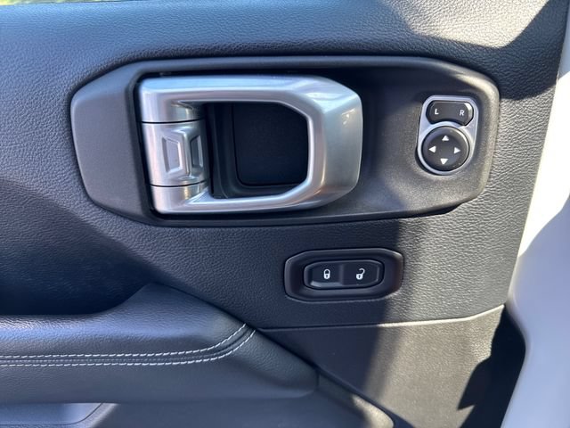 Used 2019 Jeep Wrangler Unlimited Sahara w/ Advanced Safety Group AWD/4WD image 16