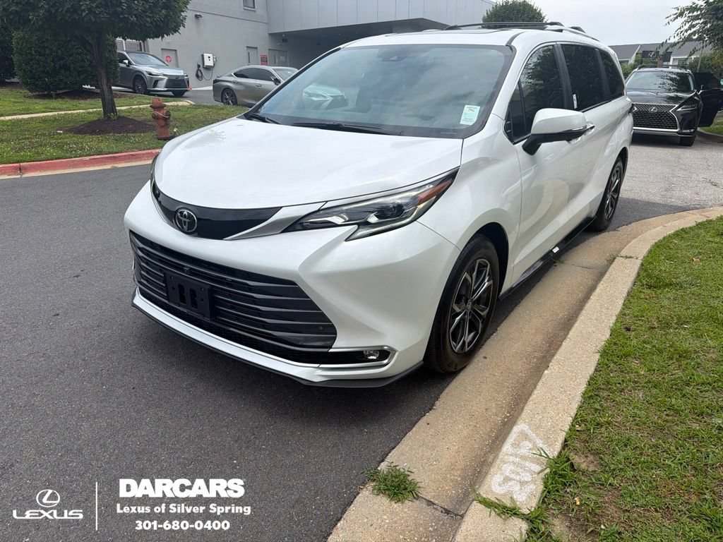 Used 2026 Toyota Sienna Platinum AWD/4WD image 1