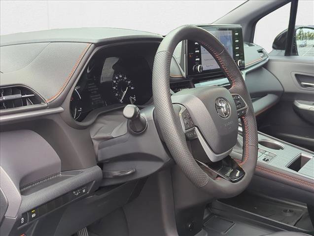Certified 2022 Toyota Sienna XSE image 9