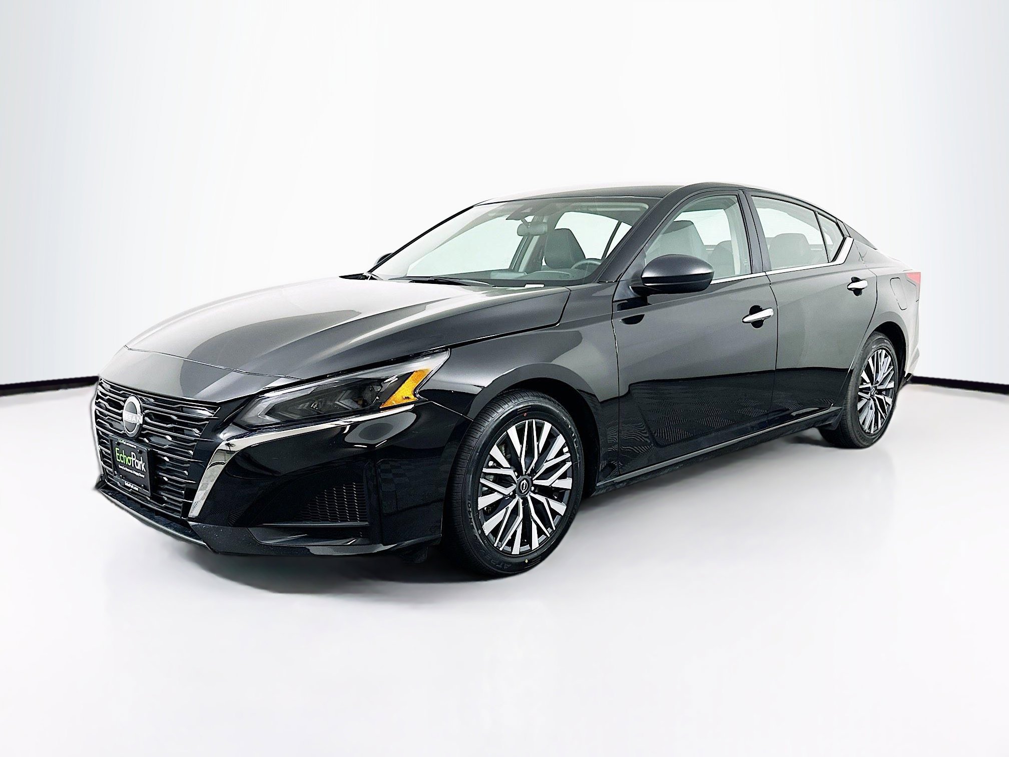 Used 2025 Nissan Altima 2.5 SV image 3