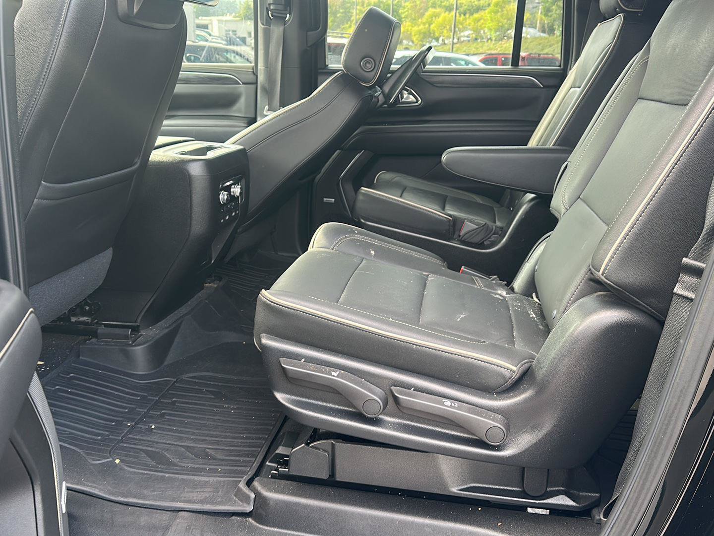 Used 2021 GMC Yukon XL SLT w/ SLT Premium Package AWD/4WD image 9