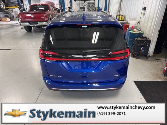 Used 2021 Chrysler Pacifica Touring-L w/ Uconnect Theater Family Group image 14