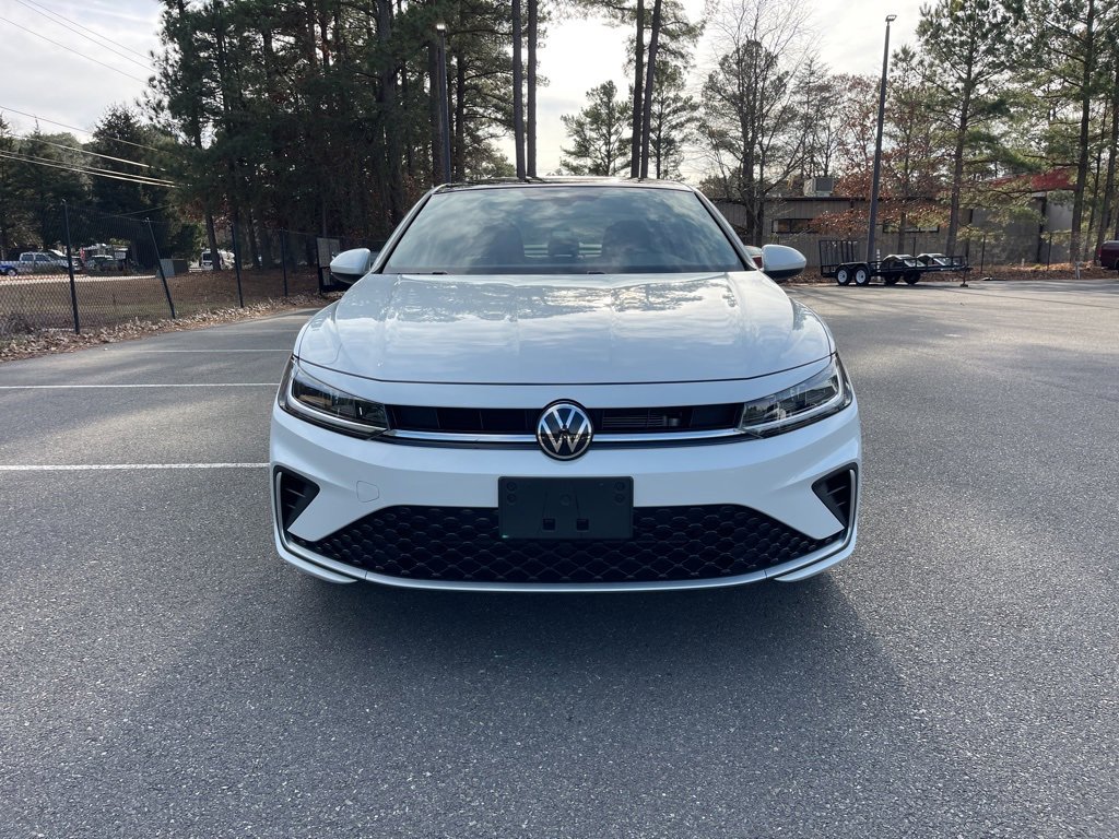 Used 2025 Volkswagen Jetta SE image 4