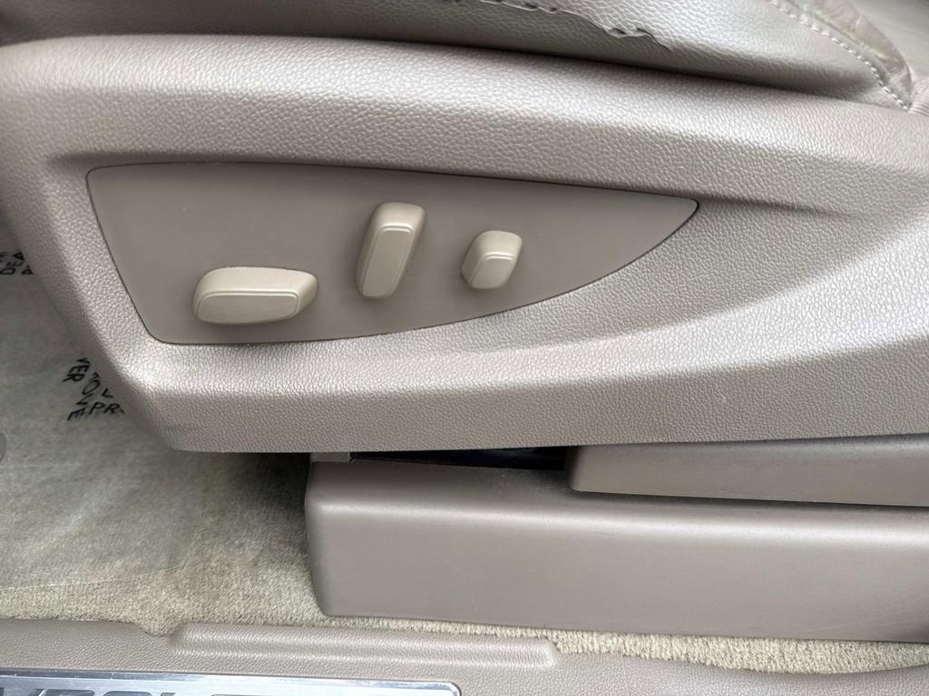 Used 2017 Chevrolet Tahoe LT w/ Luxury Package AWD/4WD image 29