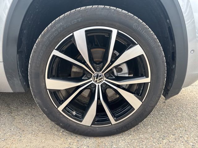 Used 2025 Volkswagen Atlas Cross Sport SEL Premium R-Line image 36